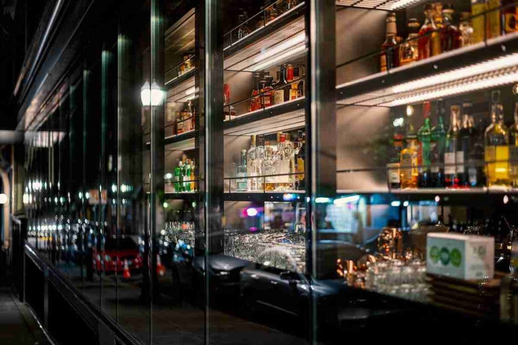 Investimentos Alternativos: Vinhos; whisky; tênis raros e colecionáveis