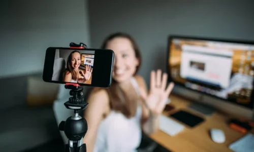 Criação de conteúdo digital: Monetização de blogs; canais no YouTube e podcasts como fontes de renda passiva